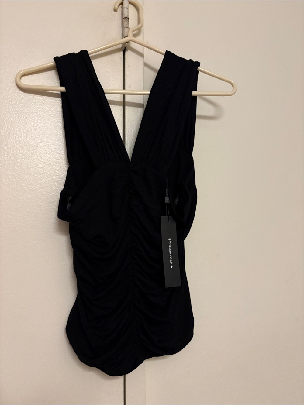 BCBGMaxAzria Black Ruched V-Back Sleeveless Top